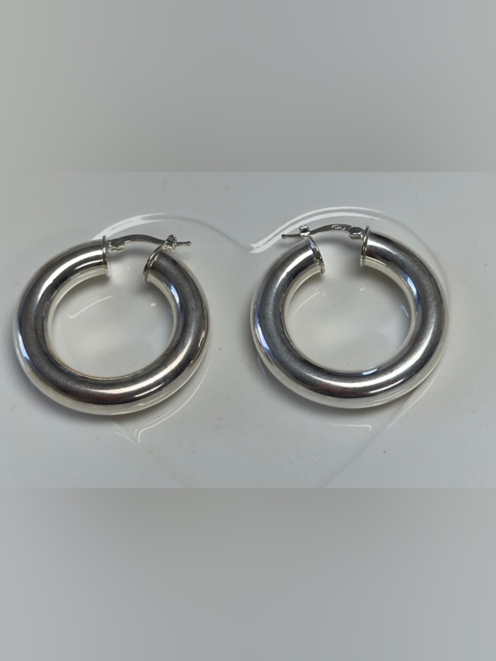 925 Sterling Silver. Classic Silver Hoop Earrings - Polished Silver Tone